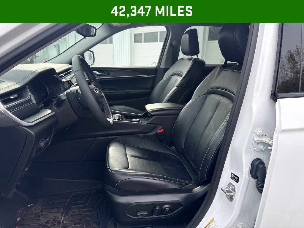 Used 2023 Jeep Grand Cherokee Limited AWD/4WD image 4
