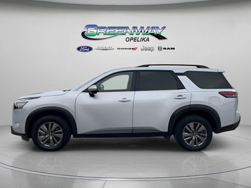 Used 2025 Nissan Pathfinder SV AWD/4WD image 10