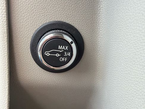 Used 2021 Cadillac XT4 Premium Luxury FWD image 16