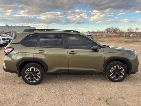 Used 2025 Subaru Forester Premium image 6