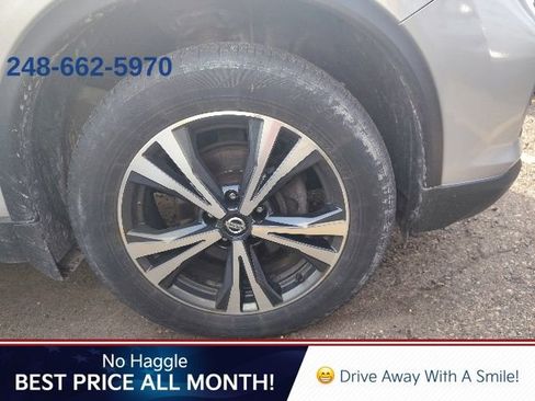 Used 2018 Nissan Rogue SL w/ Premium Package AWD/4WD image 9