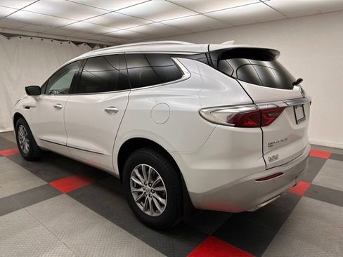 Used 2023 Buick Enclave Essence image 4