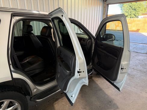 Used 2010 GMC Yukon Denali RWD image 21
