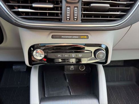 Used 2025 Ford Escape SE w/ PHEV Premium Package image 29