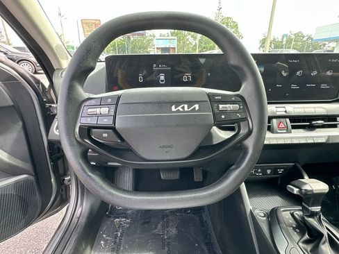 Used 2025 Kia K4 FWD image 11