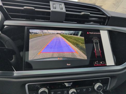 New 2025 Audi Q3 2.0T Premium image 5