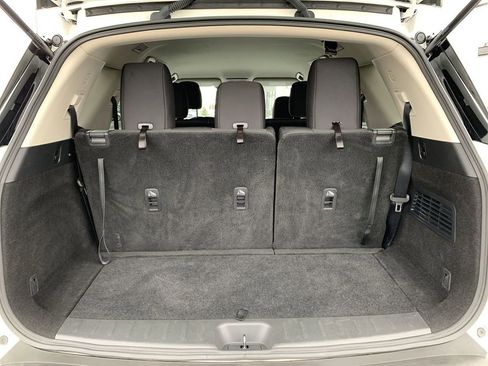 Used 2024 Nissan Pathfinder SV image 12