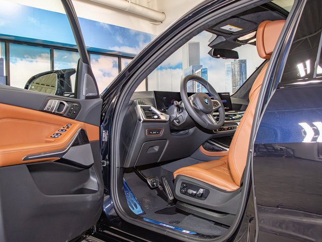 Used 2026 BMW X7 M60i AWD/4WD image 13