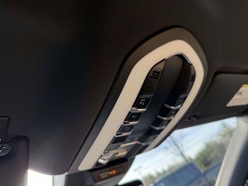 Used 2019 Porsche Macan AWD/4WD image 25