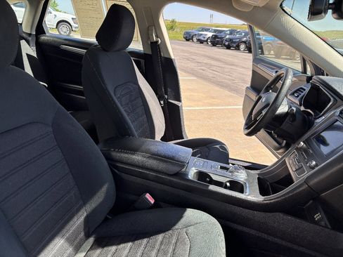 Used 2020 Ford Fusion SE FWD image 17