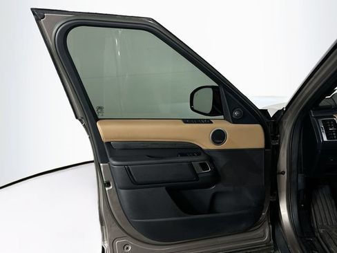 Used 2023 Land Rover Discovery Metropolitan Edition AWD/4WD image 11