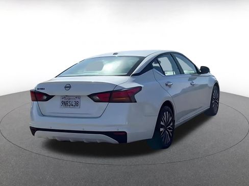 Used 2025 Nissan Altima 2.5 SV FWD image 14