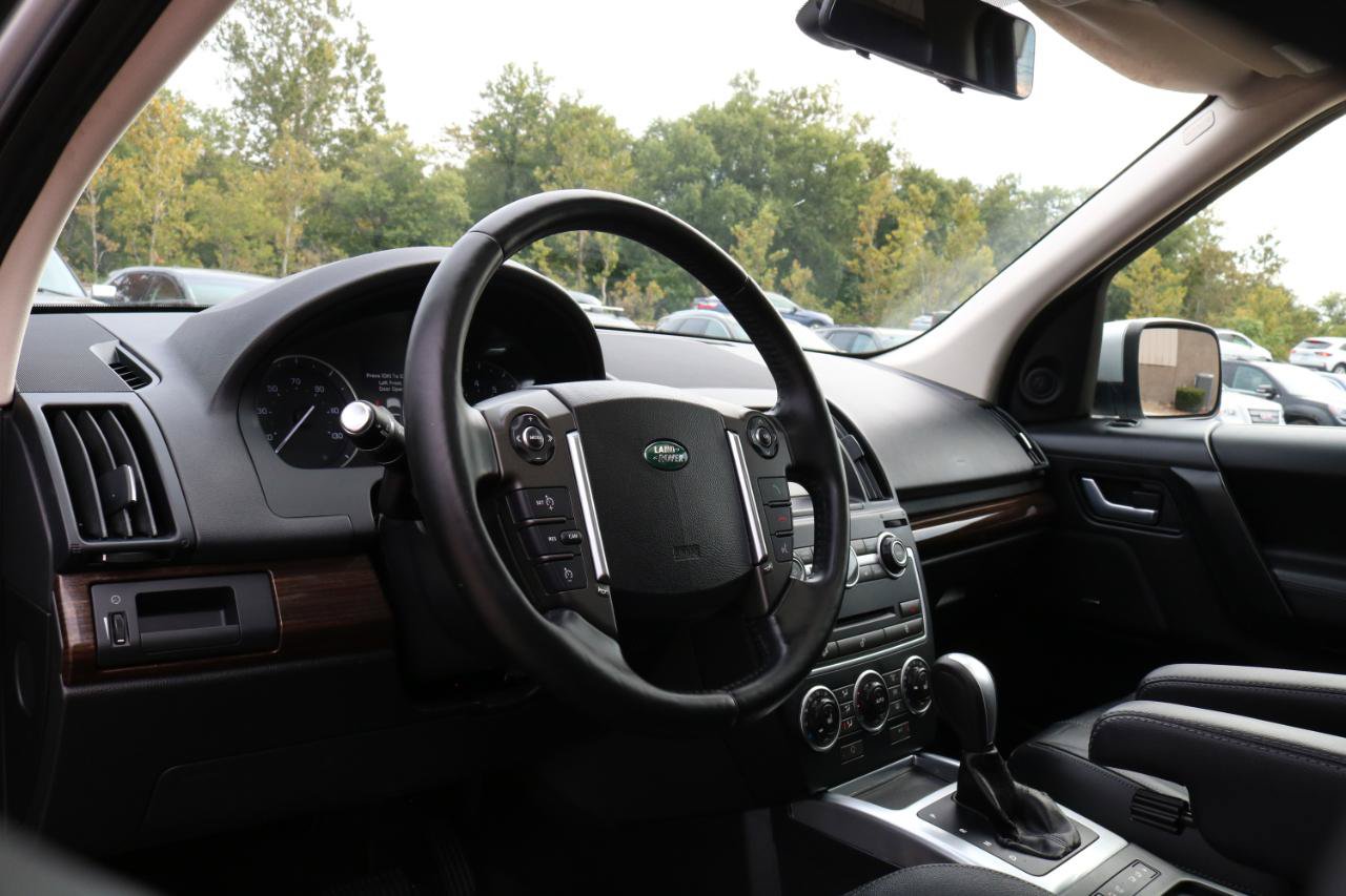 Used 2014 Land Rover LR2 AWD/4WD image 18