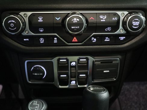 New 2026 Jeep Gladiator Sport AWD/4WD image 26