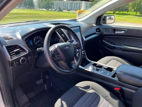 Used 2024 Ford Edge SE w/ Black Appearance Package image 11