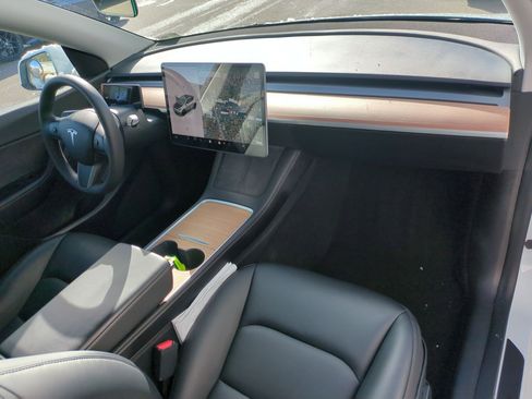 Used 2021 Tesla Model Y Performance image 34