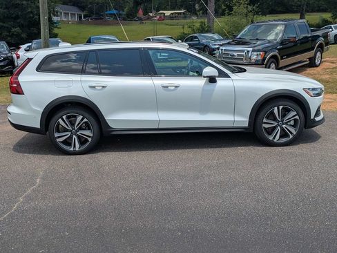 Used 2026 Volvo V60 B5 Cross Country Plus w/ Protection Package Premier AWD/4WD image 7