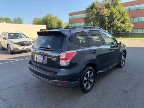 Used 2017 Subaru Forester 2.5i Premium AWD/4WD image 5