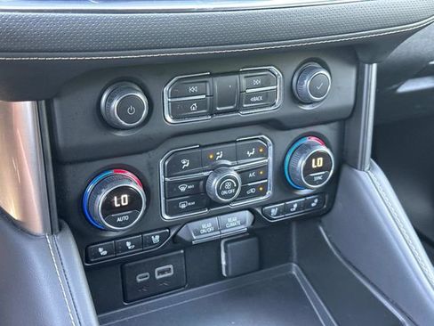 Used 2024 Chevrolet Suburban Premier AWD/4WD image 35