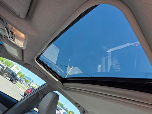 Used 2015 Toyota Camry XLE w/ Moonroof Package FWD image 17