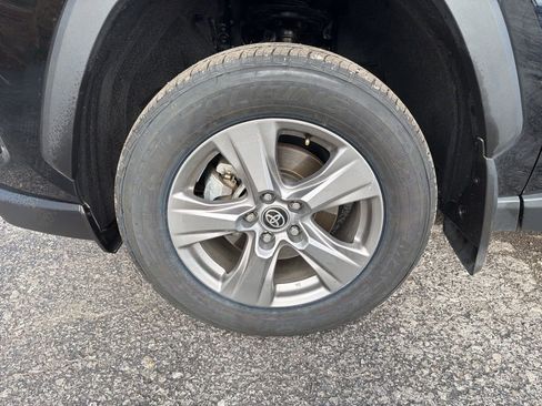 Used 2024 Toyota RAV4 XLE image 33