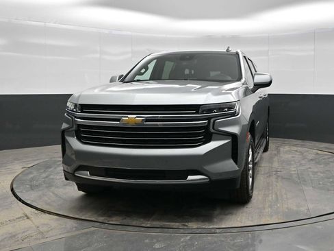 Used 2024 Chevrolet Suburban LT image 3
