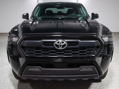 Used 2024 Toyota Tacoma TRD Off-Road AWD/4WD image 4