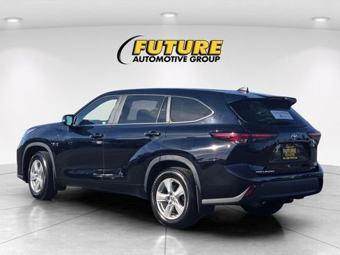 Certified 2024 Toyota Highlander LE image 7