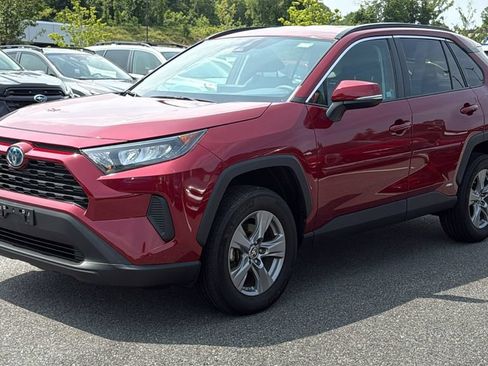 Used 2022 Toyota RAV4 LE AWD/4WD image 3