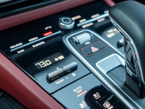 Certified 2022 Porsche Cayenne S Platinum image 27