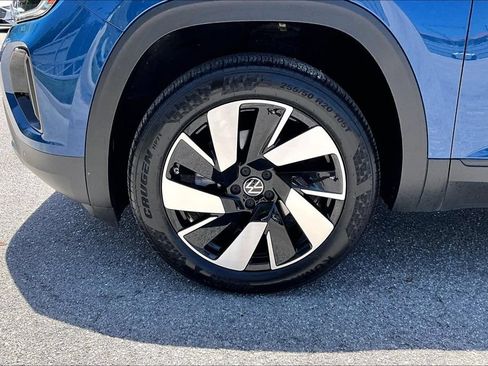 Certified 2025 Volkswagen Atlas Cross Sport SE FWD image 13
