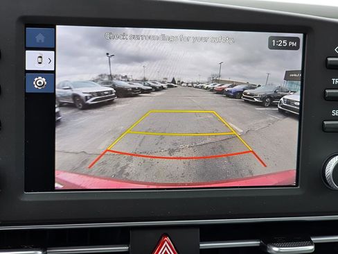 Used 2024 Hyundai Elantra SE image 28