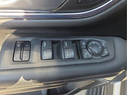 Used 2022 GMC Yukon AT4 w/ Technology Package AWD/4WD image 16