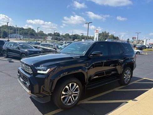Certified 2025 Toyota 4Runner Limited AWD/4WD image 3