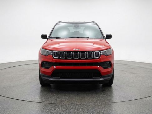 Used 2025 Jeep Compass Limited AWD/4WD image 2