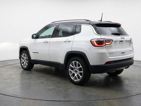 Used 2025 Jeep Compass Limited image 6