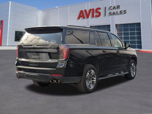 Used 2025 Chevrolet Suburban Z71 image 6