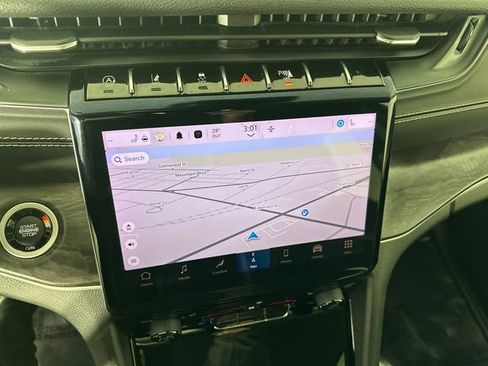 Certified 2023 Jeep Grand Cherokee Limited w/ Black Appearance Package image 29