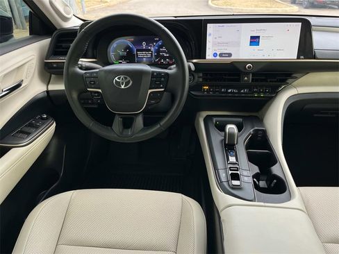 Used 2023 Toyota Crown XLE image 18