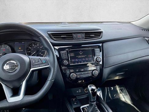 Used 2019 Nissan Rogue SL w/ Premium Package FWD image 8