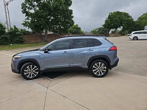 Used 2025 Toyota Corolla Cross XLE w/ Convenience Package image 5