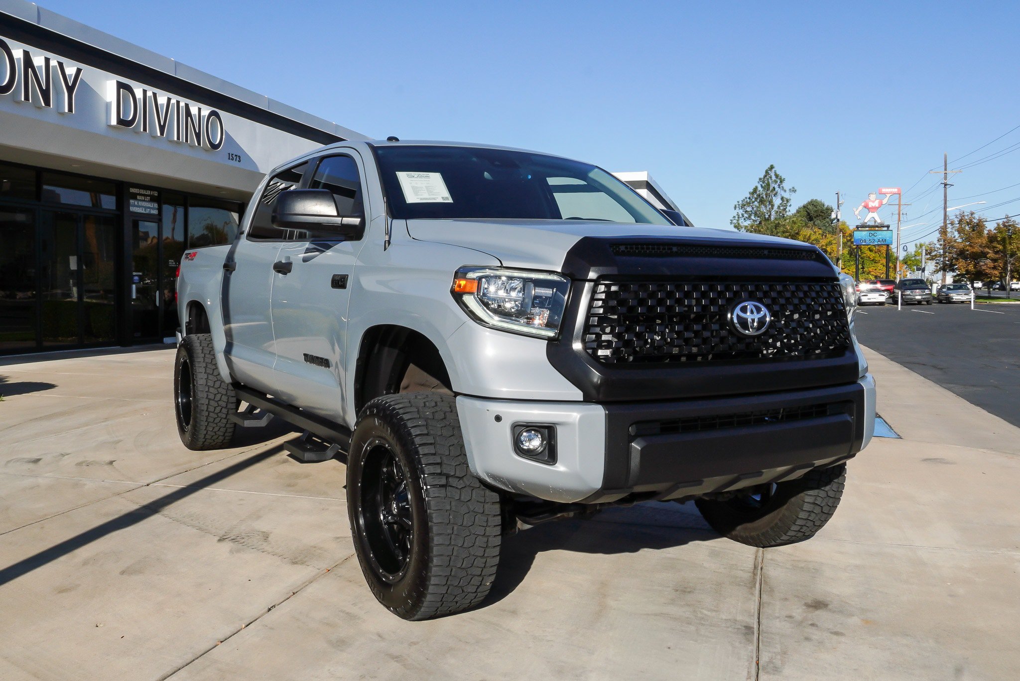Used 2018 Toyota Tundra SR5 AWD/4WD image 2