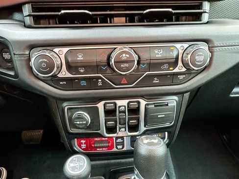 Used 2024 Jeep Wrangler Unlimited Rubicon 4xe AWD/4WD image 21