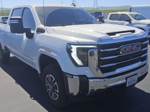Used 2025 GMC Sierra 2500 SLE w/ Preferred Package AWD/4WD image 2