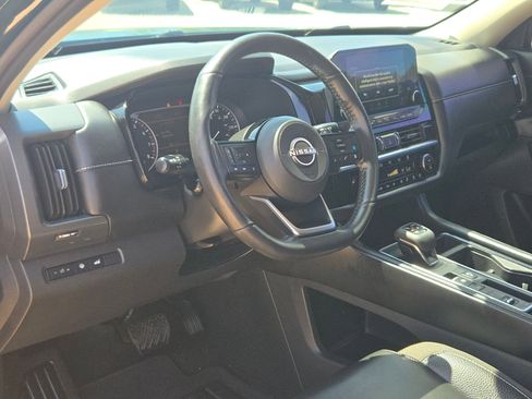 Certified 2024 Nissan Pathfinder SL FWD image 19