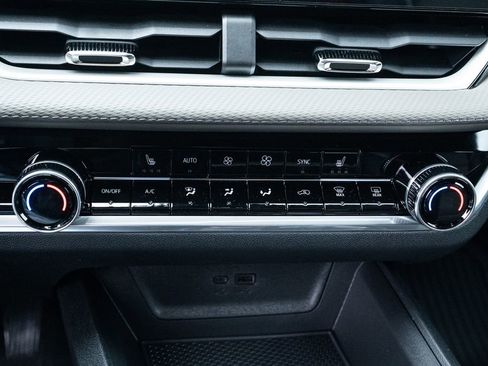 New 2026 Chevrolet Equinox LT w/ Convenience Package II image 29