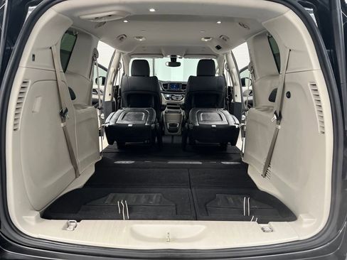 Used 2020 Chrysler Pacifica Touring-L image 44