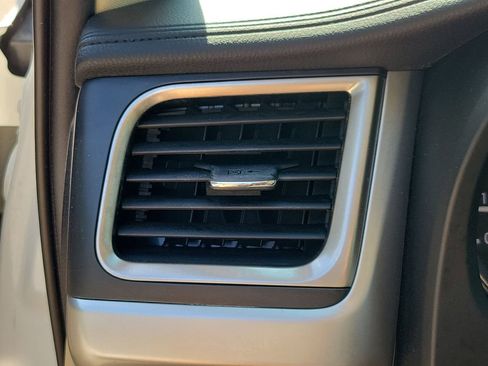 Used 2019 Toyota Highlander XLE FWD image 32