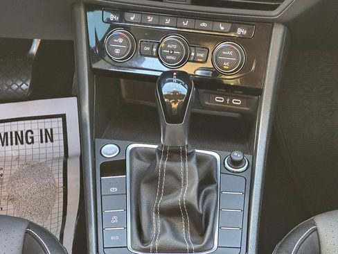 Used 2024 Volkswagen Jetta SE w/ Panoramic Sunroof Package image 15