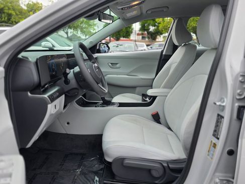 Certified 2025 Hyundai Kona SE FWD image 13